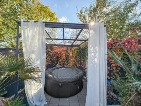 Modern 2Bed pad w/ Hot Tub